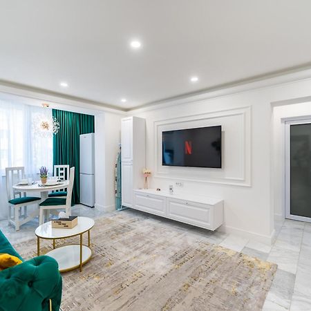 Sika Luxury Apartment Arad Esterno foto